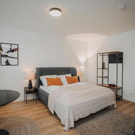 Downtown Apartment Mit Luxusbad Am Hafen Nur 5 Minuten Zu Fuss In Die Innenstadt Und Zum Bahnhof! Oldenburg Eksteriør bilde