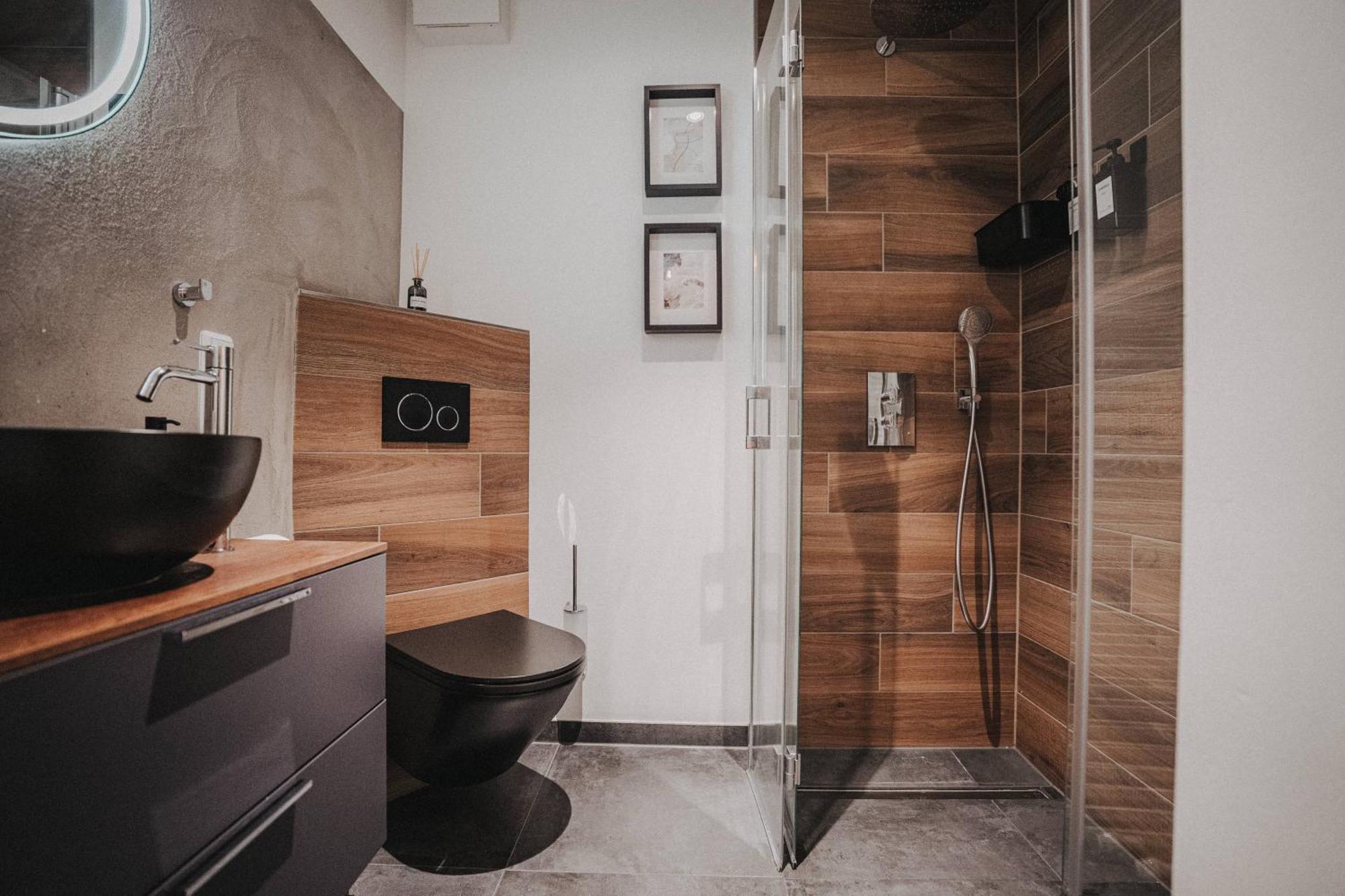Downtown Apartment Mit Luxusbad Am Hafen Nur 5 Minuten Zu Fuss In Die Innenstadt Und Zum Bahnhof! Oldenburg Eksteriør bilde