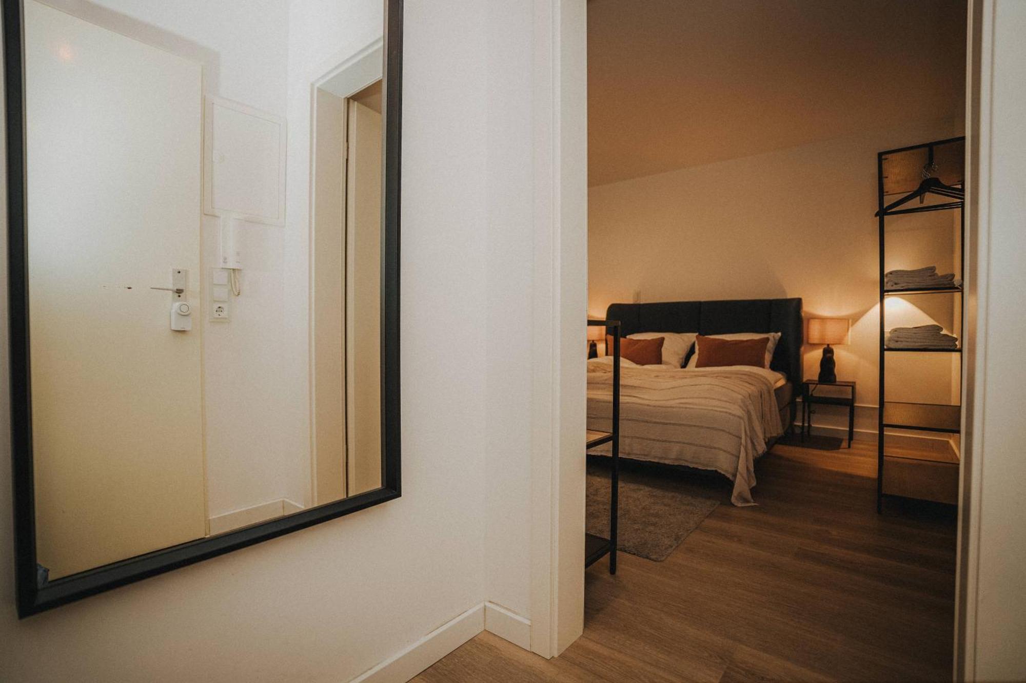 Downtown Apartment Mit Luxusbad Am Hafen Nur 5 Minuten Zu Fuss In Die Innenstadt Und Zum Bahnhof! Oldenburg Eksteriør bilde