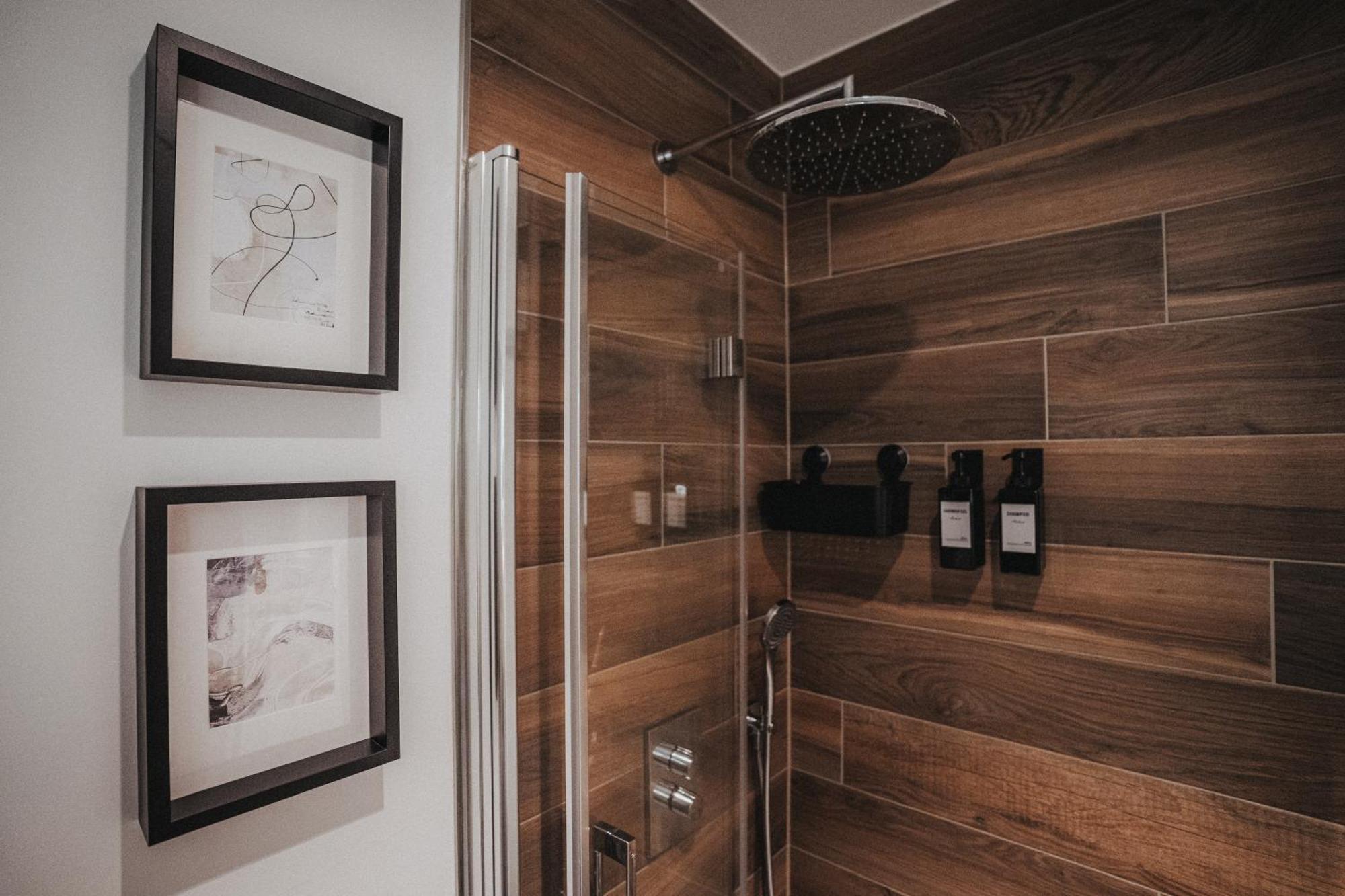 Downtown Apartment Mit Luxusbad Am Hafen Nur 5 Minuten Zu Fuss In Die Innenstadt Und Zum Bahnhof! Oldenburg Eksteriør bilde