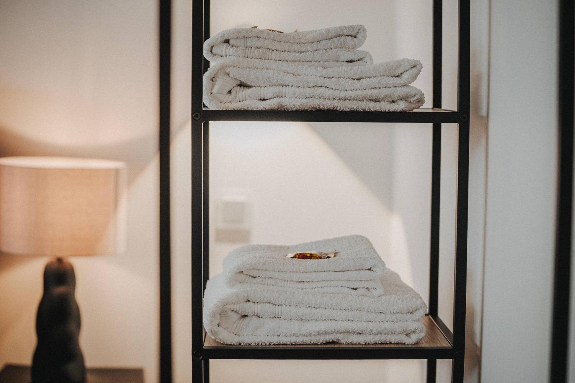 Downtown Apartment Mit Luxusbad Am Hafen Nur 5 Minuten Zu Fuss In Die Innenstadt Und Zum Bahnhof! Oldenburg Eksteriør bilde